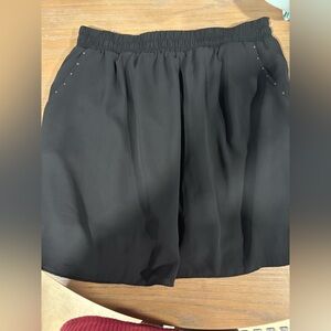 Middle Black Skirt